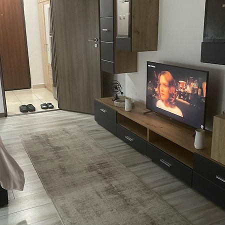 Central Studio Lcs Хунедоара Екстериор снимка